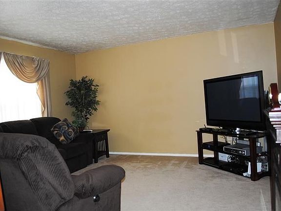 3rd image of 8418 Wintergreen Ct