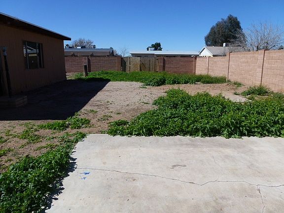 3rd image of 2724 W Port Royale Ln