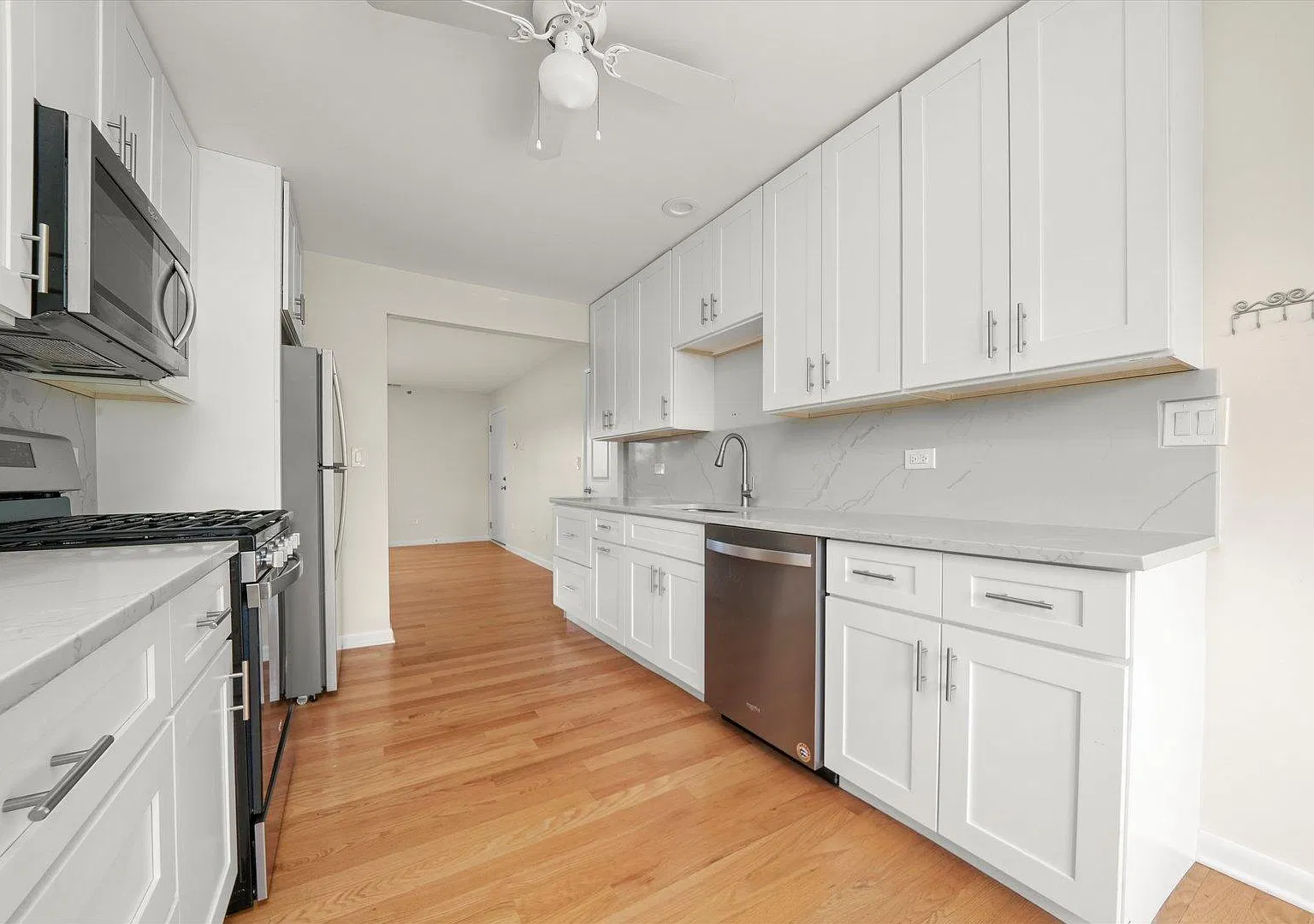 1 bed, 775 sqft, $2,000 — Photo 4