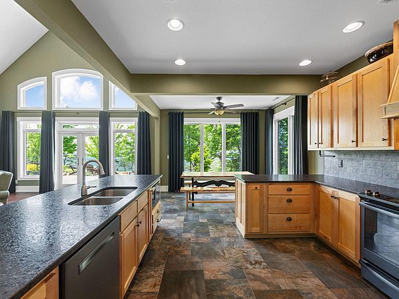 18th image of 3099 Sunset Dr