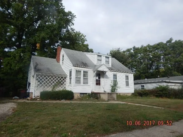 215 S 6th St, Greenville, IL 62246