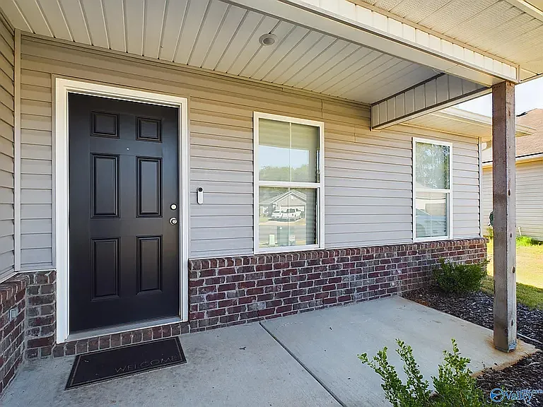 3 bed, 1317 sqft, $1,695 — Photo 2