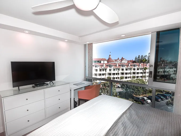 1720 Avenida Del Mundo #402 — Photo 19