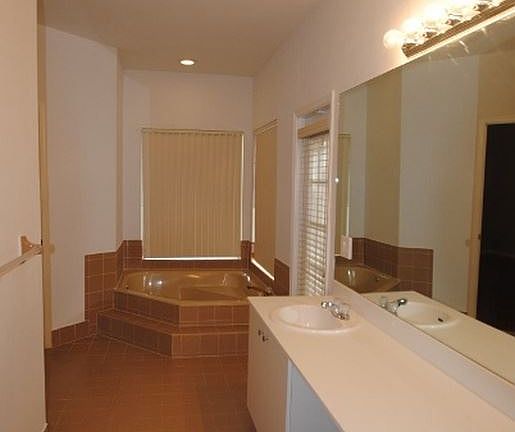 IS2fc2q2jyonbr0000000000