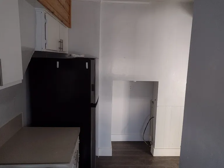 438 N Stout Ave — Photo 6