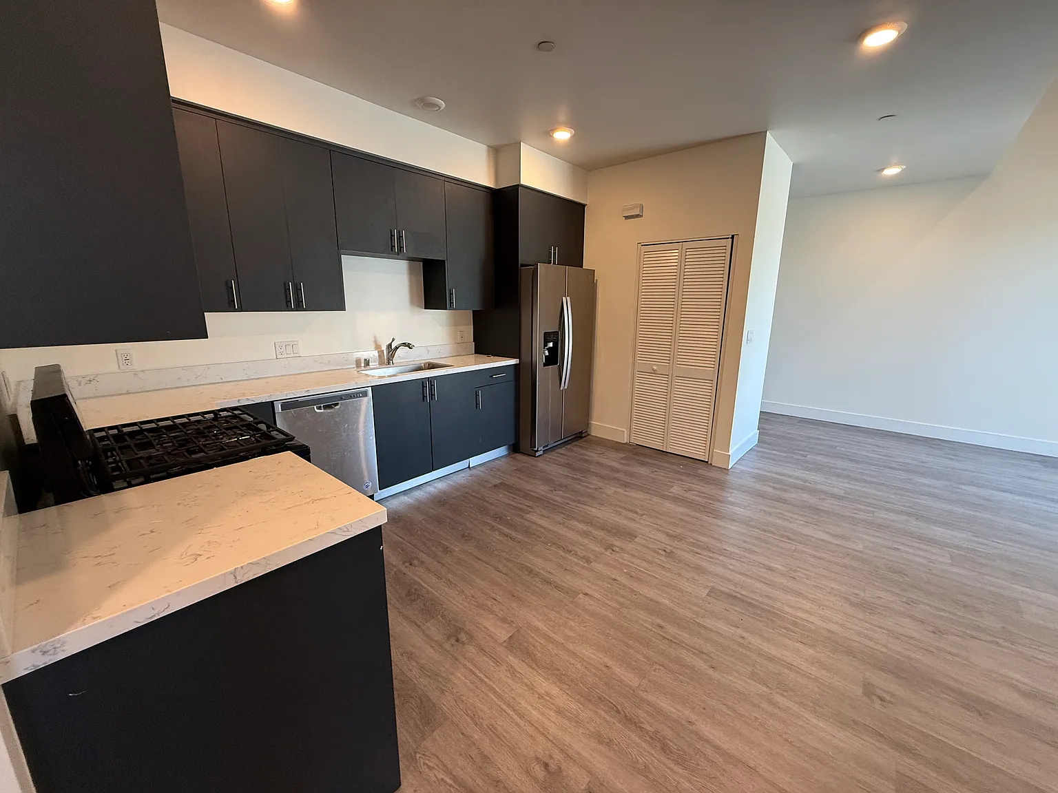 2 bed, 1000 sqft, $2,795 — Photo 2