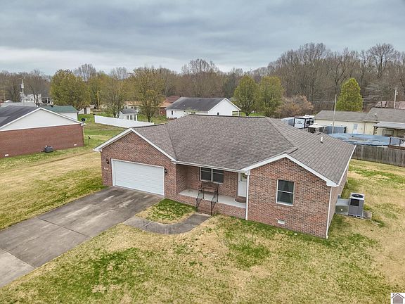 5th image of 1825 Creekview Cv