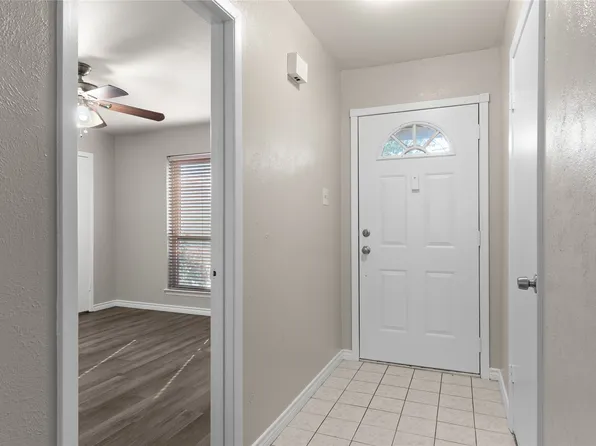 2200 Etain Rd, Irving, TX 75060