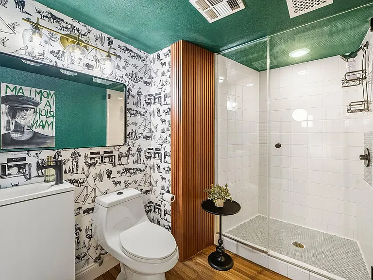 385 W Pierson St #E5 — Photo 6