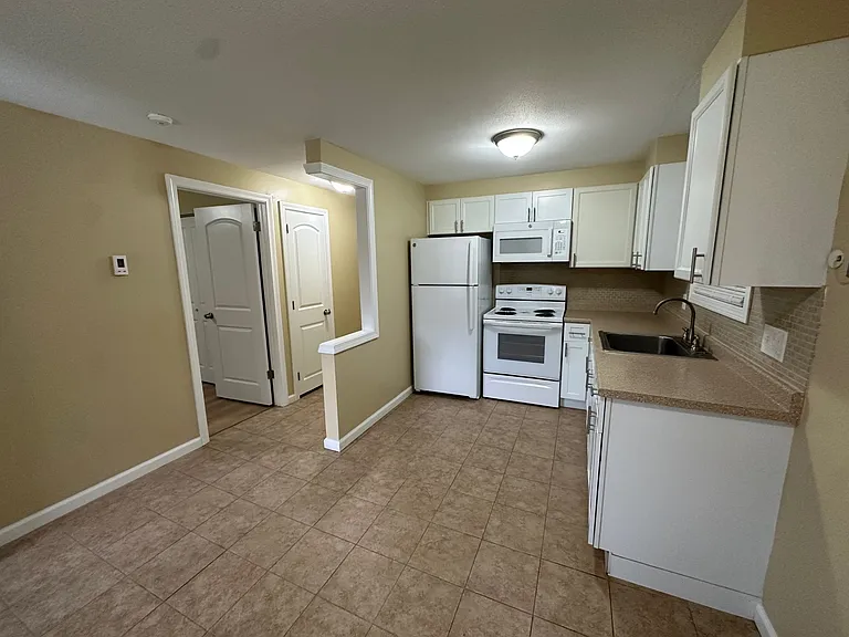 Notre Dame Apartments — Photo 39