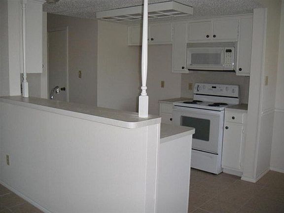 3rd image of 4017 Heatherbrook Ct