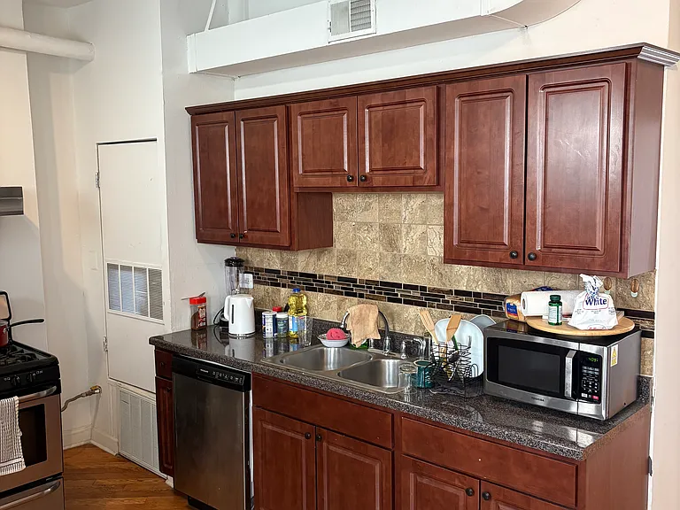 311 S Halsted St #5 — Photo 2