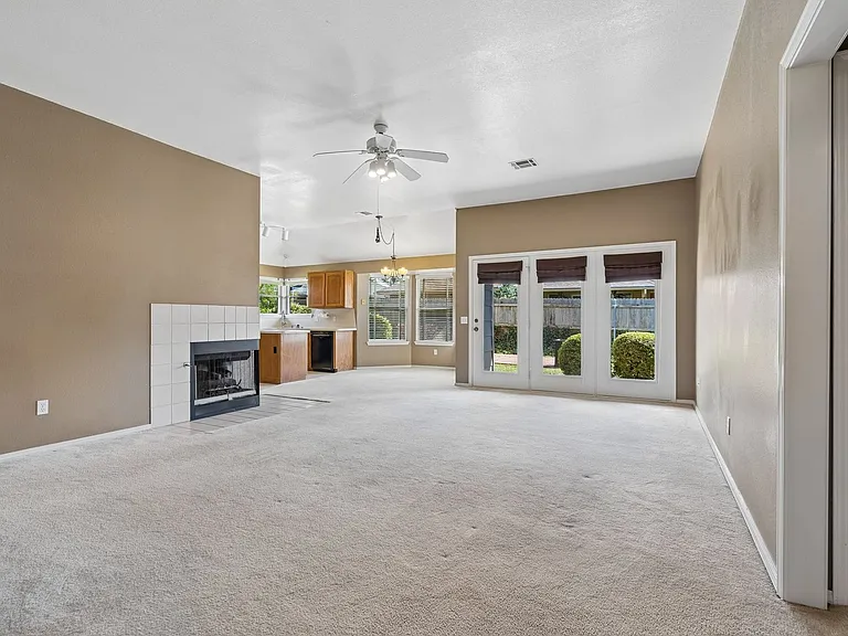 1708 Creekside Ct — Photo 12