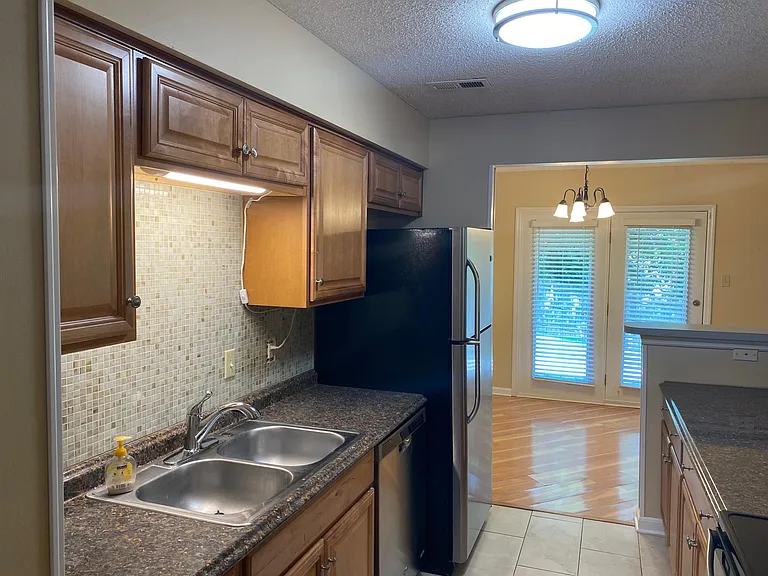 1424 Clear Brook Dr — Photo 10