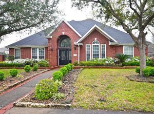 1211 Peregrine Dr, Friendswood, TX 77546
