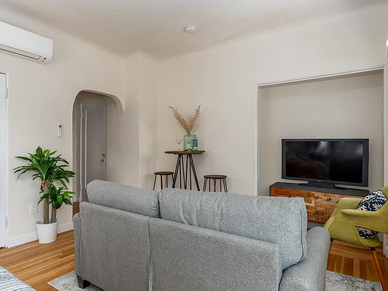 2124 P St #5 — Photo 9