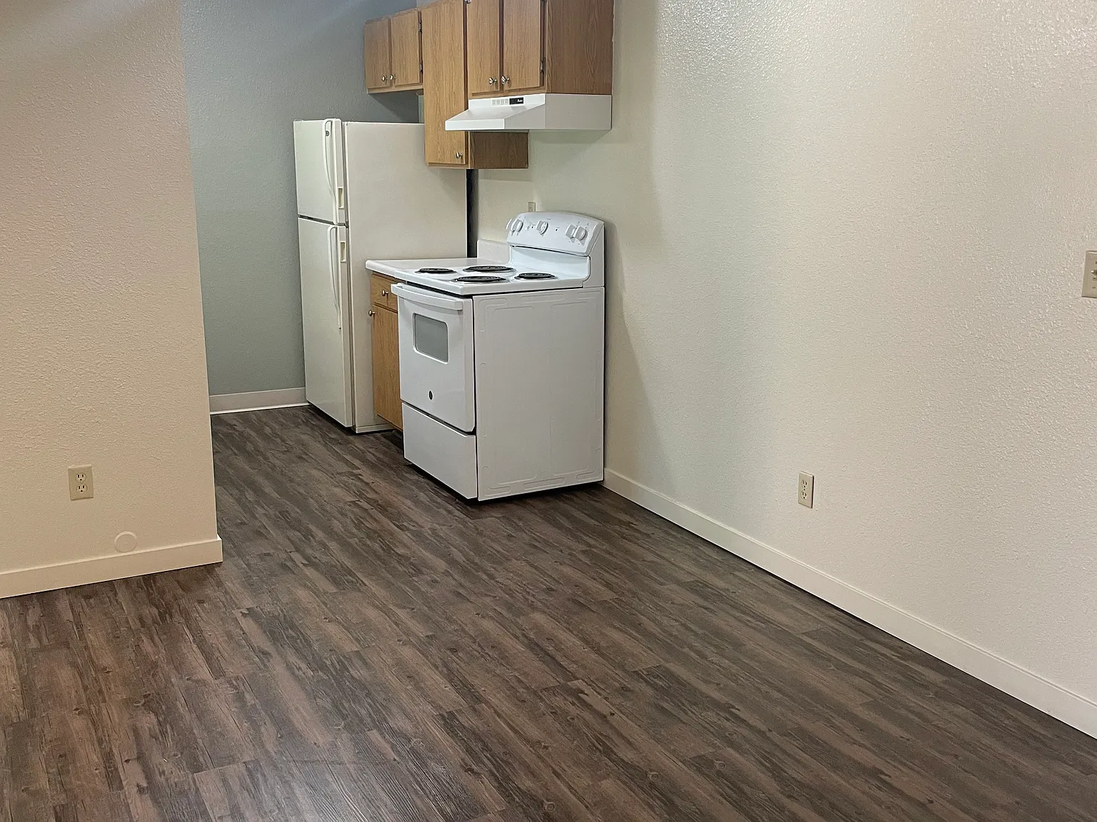 2 Bedroom 1 Bath — Photo 3