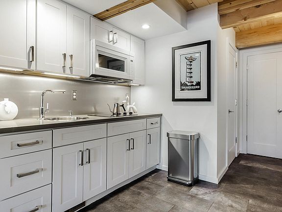 3rd image of 279 Estates Dr