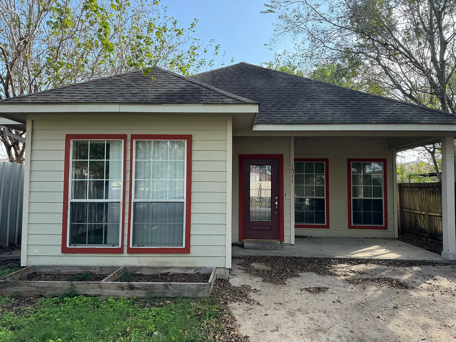 1017 Witter St — Photo 2