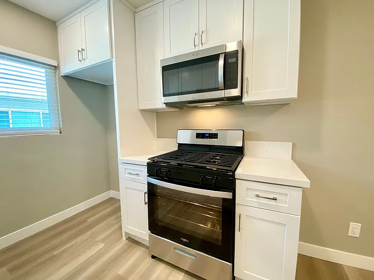 455 W Dryden St — Photo 7