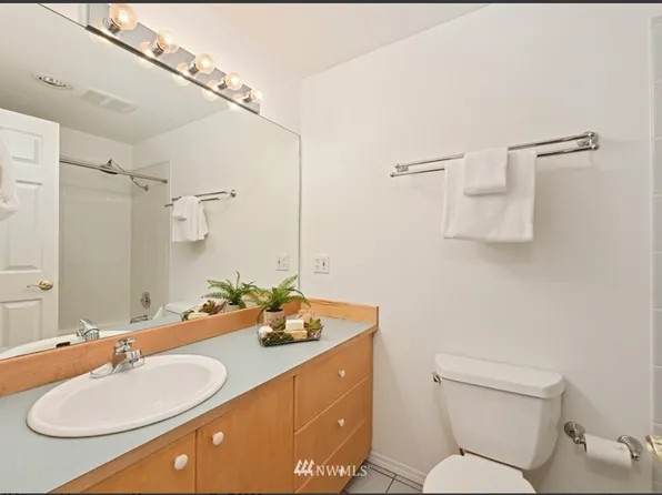 426 160th Ave SE, Bellevue, WA 98008