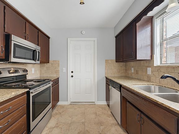 4th image of 406 N 14th Pl