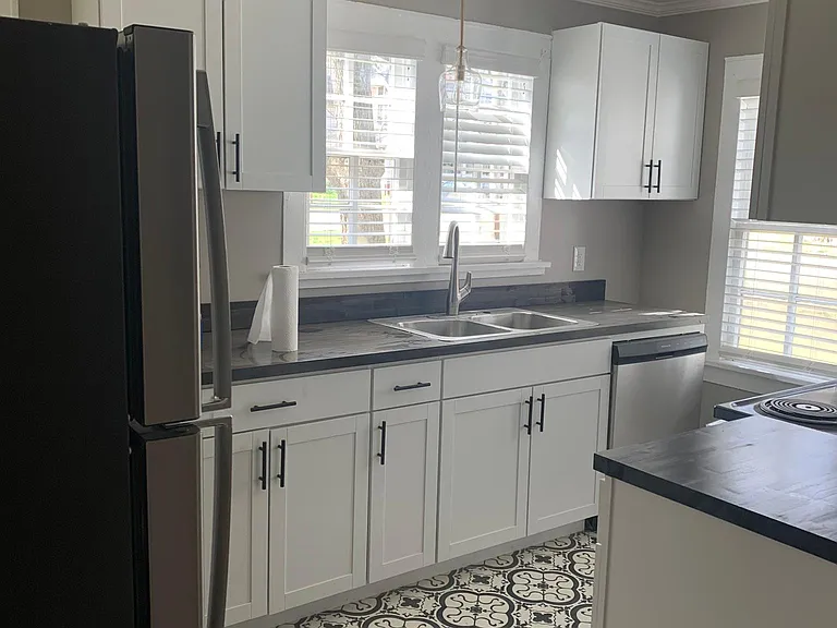 506 N Monroe Ave — Photo 3