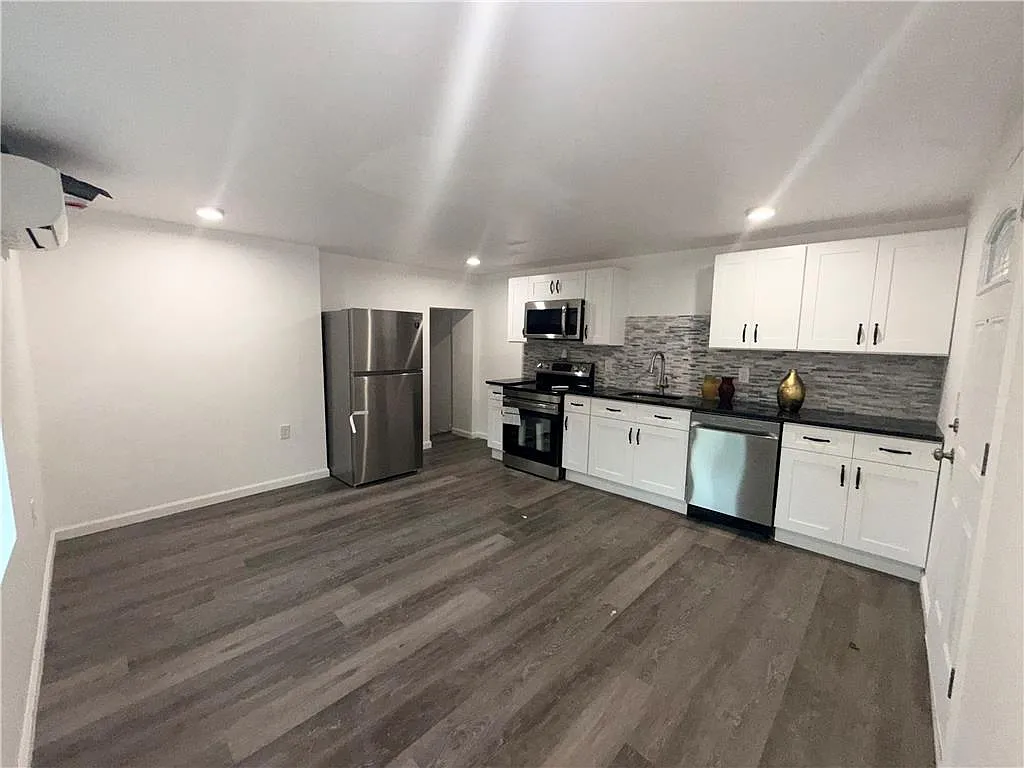 6064 Main St — Photo 3