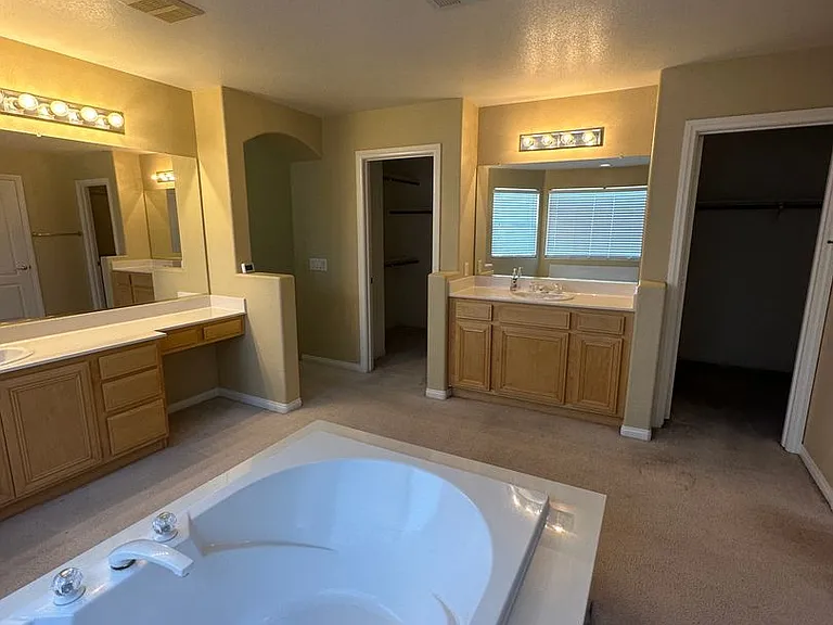 1031 Belle River Ct — Photo 20