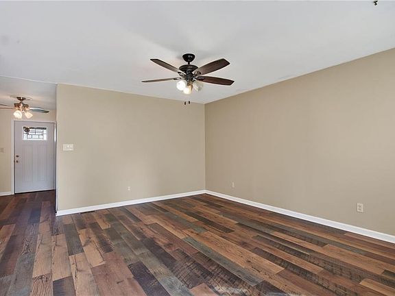 4th image of 18 Haley Dr