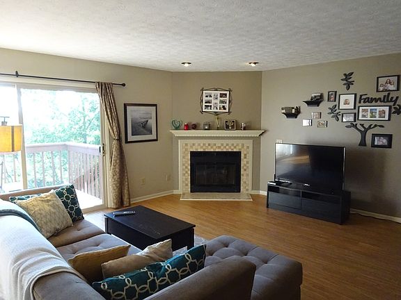 2nd image of 3008 Nob Hill Dr