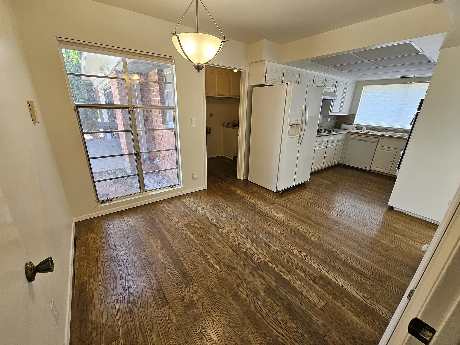 3 bed, 2.5 bath, 2516 sqft, $4,000 — Photo 3