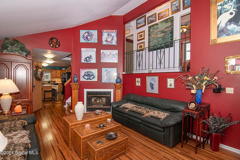 5th image of 1462 Sumner Avenue