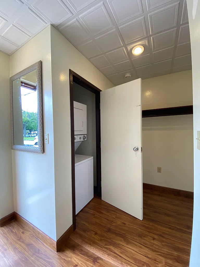 904 West 4th Street Apt. 2 Studio - 1 — Photo 3