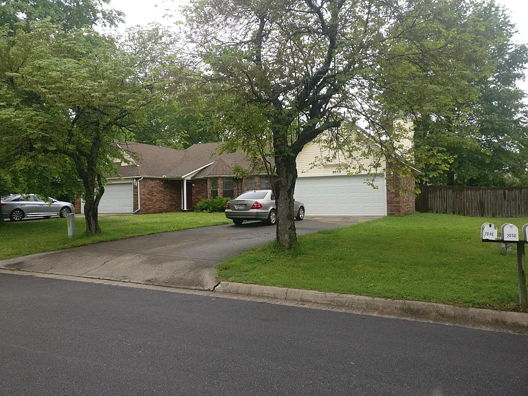 2050 E Farr Ln — Photo 1