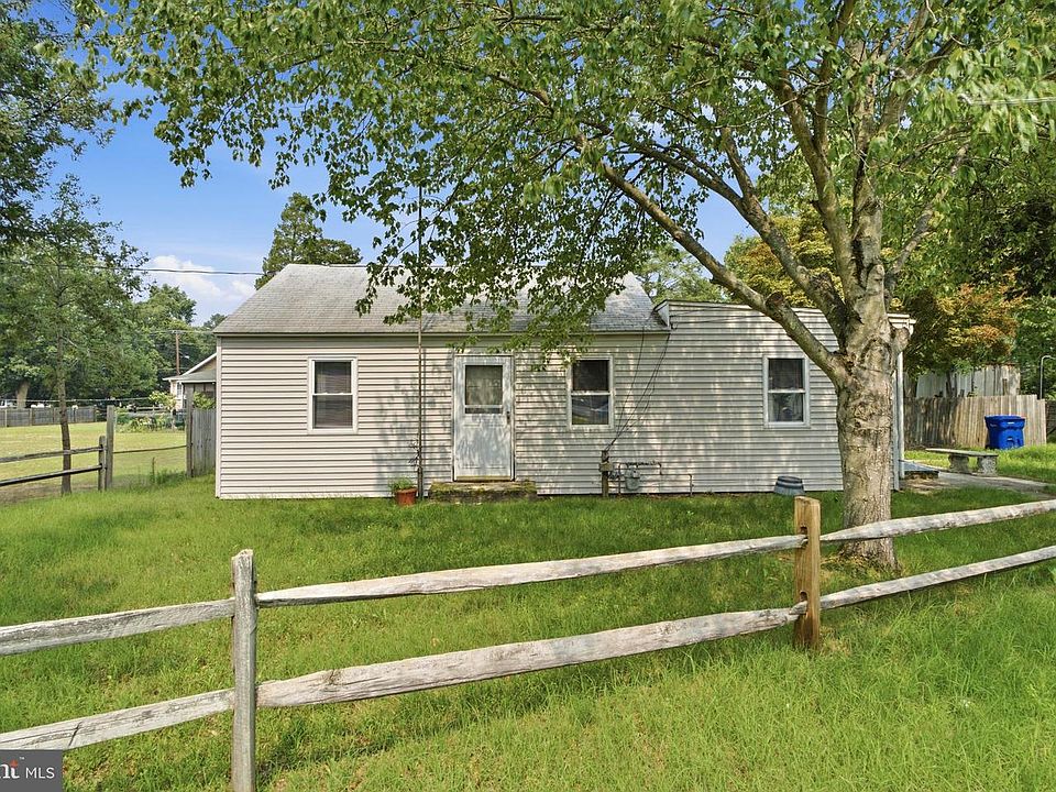 1st image of 200 W Buckshutem Rd