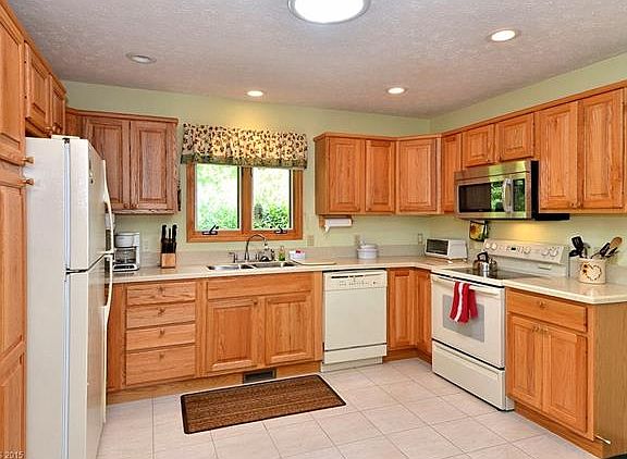 5th image of 419 Woody Ln