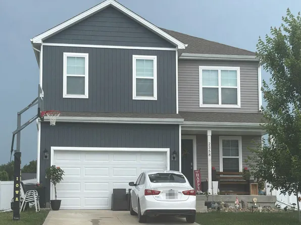 2358 SE Fox Valley Dr, West Des Moines, IA 50265