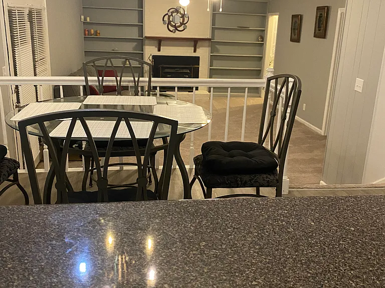 811 Pineland Dr — Photo 4
