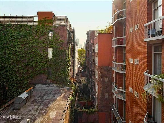 3rd image of 184 Thompson St APT 3U