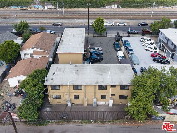 4th image of 9234 Graham Ave