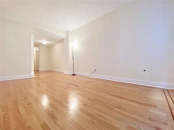 3rd image of 302 W 87th St APT 83