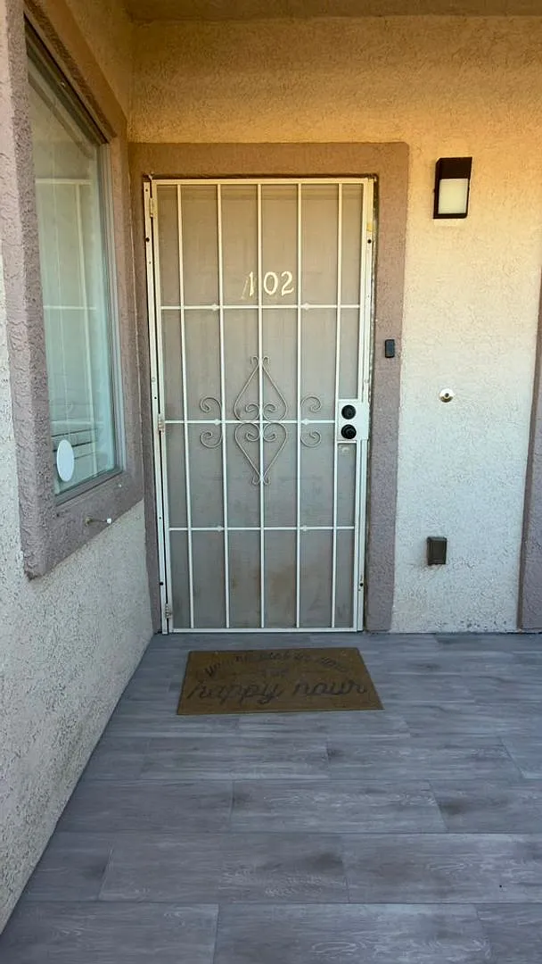 Gated 3 Bedroom Townhome with attached garage — Photo 3