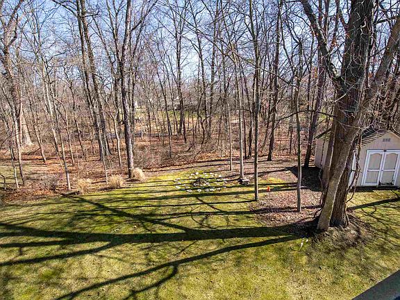 3rd image of 55430 Falling Water Dr