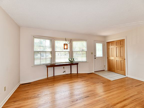 5th image of 8340 Los Robles Rd