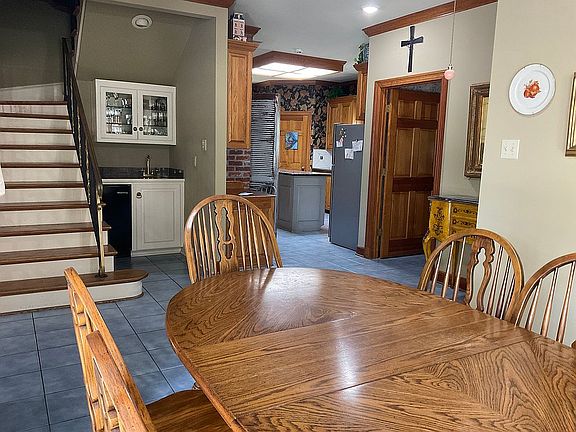 3rd image of 817 Woodleigh Dr
