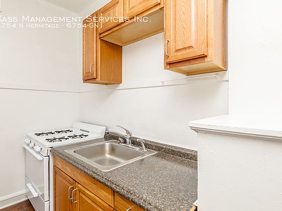 2nd image of 6754 N Hermitage Ave #6754GN