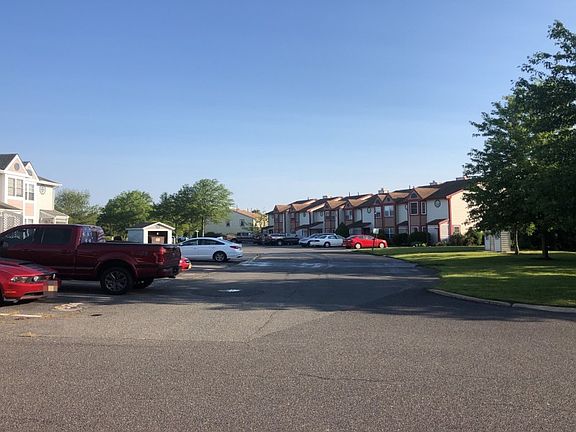 5th image of 630 E Chancery Ln