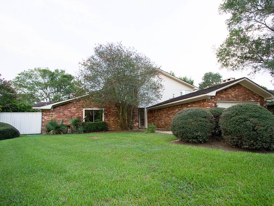 1st image of 850 Ascot Cir
