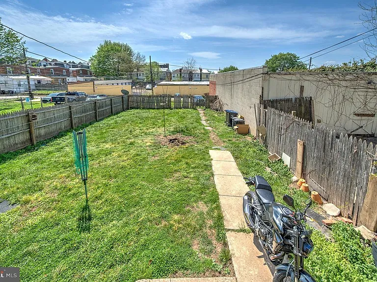 1020 W Main St — Photo 4